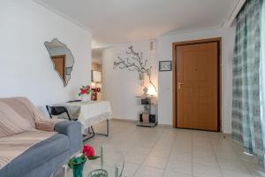 Flat w. Parking next to Flisvos Marina & SNFCC
