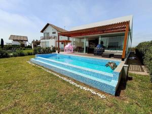 HOP ODAIBA exclusiva laguna y playa en Chincha