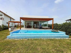 HOP ODAIBA exclusiva laguna y playa en Chincha