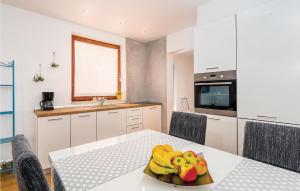 Amazing Apartment In Labin With Wifi 