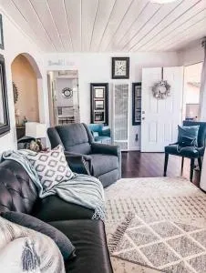 Cozy beach home walking distance from ocean - Oak View