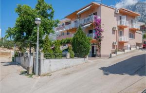 Amazing Apartment In Makarska With 2 Bedrooms And Wifi