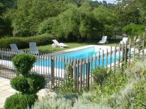 Maisons de vacances Gite Cravant-les-Coteaux, 3 pieces, 4 personnes - FR-1-381-60 : photos des chambres