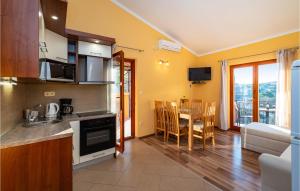 Cozy Apartment In Modric With Wifi