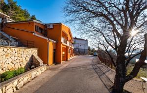 Cozy Apartment In Modric With Wifi