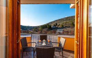 Stunning Apartment In Modric With Wifi