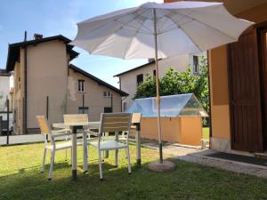 Terraced house on the lakeside of Gravedona - Larihome A04