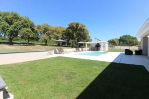 Stunning modern villa Monte Vernal in Pula near the beach and city center