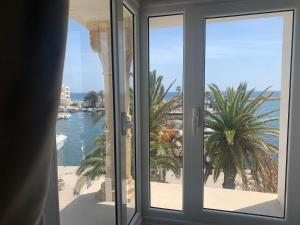 Charmant logement front port et Mer