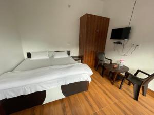 Green Mountain Homestay - Birthi Falls near Munsyari