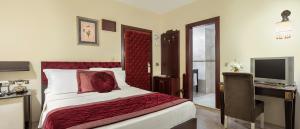 Double Room with Garden View room in Chatto Residence