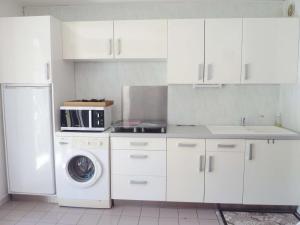 Appartement en Rez-de-Jardin Proche Plage avec Terrasse et Confort Moderne - FR-1-387-54