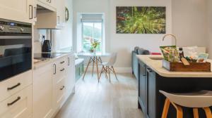 Hillside Haven, panoramic views Nr Bakewell