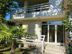 A cozy duplex in the Lalzi Bay