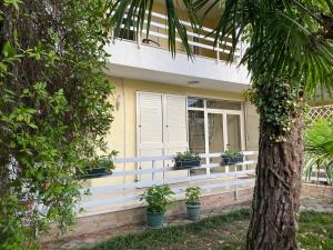 A cozy duplex in the Lalzi Bay