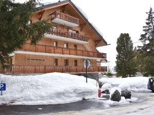 Studio cosy à Méribel, à 20m des pistes, avec balcon, casier à ski et accès facile aux navettes - FR-1-180-333
