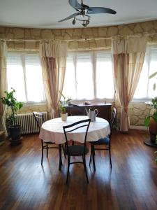 Sejours chez l'habitant Chambre meublee au coeur de ville - chez l'habitant : photos des chambres