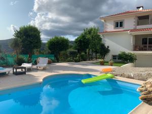 Beautiful detached villa with private pool, Fibre Wi-fi, garden, games room & BBQ