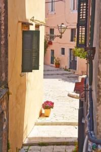 Venetian Well Gallery apartment in Corfu Old Town