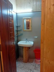 THE GROOVE GARDEN DHANOLTi