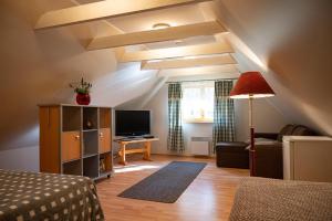 Family Room with Shared Bathroom room in Tehumardi Camping
