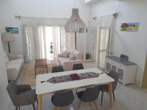 Charmante villa avec piscine proche plage