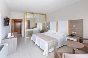Double Room with Sea View room in Seramar Hotel Sunna Park