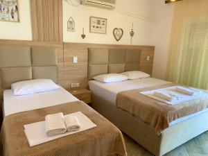 Three-Bedroom Apartment with Balcony room in Apartments Tati