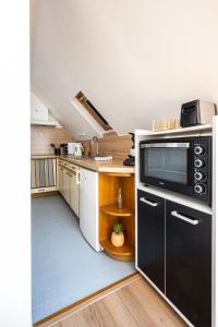 Appartements IDEAL PRO - 10min gare - Hypercentre - WIFI - Longueduree : photos des chambres