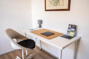 Appartements IDEAL PRO - 10min gare - Hypercentre - WIFI - Longueduree : photos des chambres