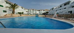 1 Bed Apartment - Sleeps 2 - Pool - Parking