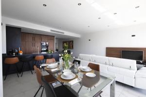 Luxurious 3 bedroom apartment with breathtaking views - MMAI1-1