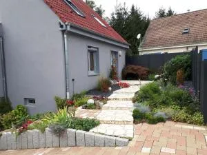 Gite Terre d'Helene près de Strasbourg 42 m2, 3 étoiles, wifi, paisible, jardin proche commerces,16 atouts, animaux acceptés - Berstett