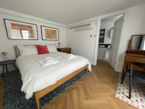 Ilfracombe Townhouse: restored historic home