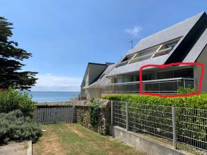 Les pieds dans l eau accès à la plage depuis la résidence