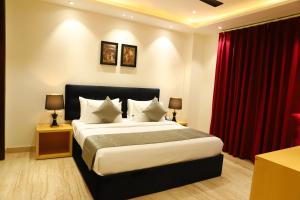 Hotel Malbork Inn Rajouri Garden Delhi - Couple Friendly Local IDs Accepted