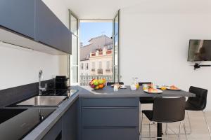 Anzur YourHostHelper