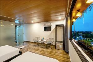 Phòng Hai Giường Đơn Loại Sang (Deluxe Twin Room)