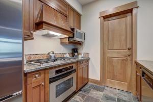 Luxurious 1 BR in River Run Village with Ski in ski out condo