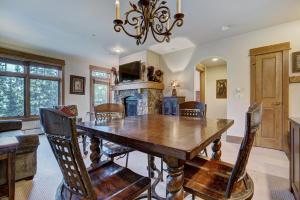 Luxurious 1 BR in River Run Village with Ski in ski out condo