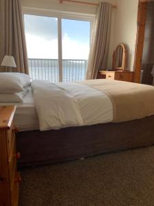 Double Room with Sea View room in Dingle Harbour Nights