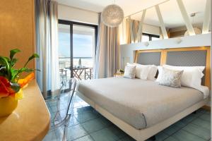 Classic Double Room room in Club House Hotel