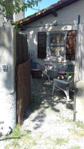 petite maison dans la campagne a 10 mn a pied du centre ville