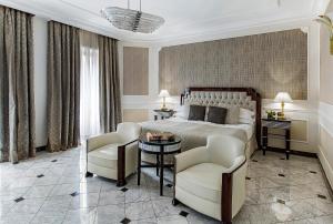 Suite room in Baglioni Hotel Regina - The Leading Hotels of the World