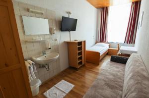 Single Room with Shared Bathroom and Toilet