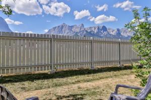 The Norquay, Pet-Friendly 2 Bed with Mtn View