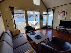 Tjeldsundbrua Overnatting - Sjøhus1