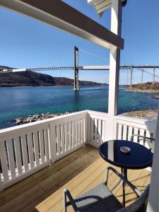 Tjeldsundbrua Overnatting - Sjøhus1