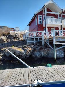 Tjeldsundbrua Overnatting - Sjøhus1