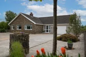 Trefelyn Cottage - New Hedges